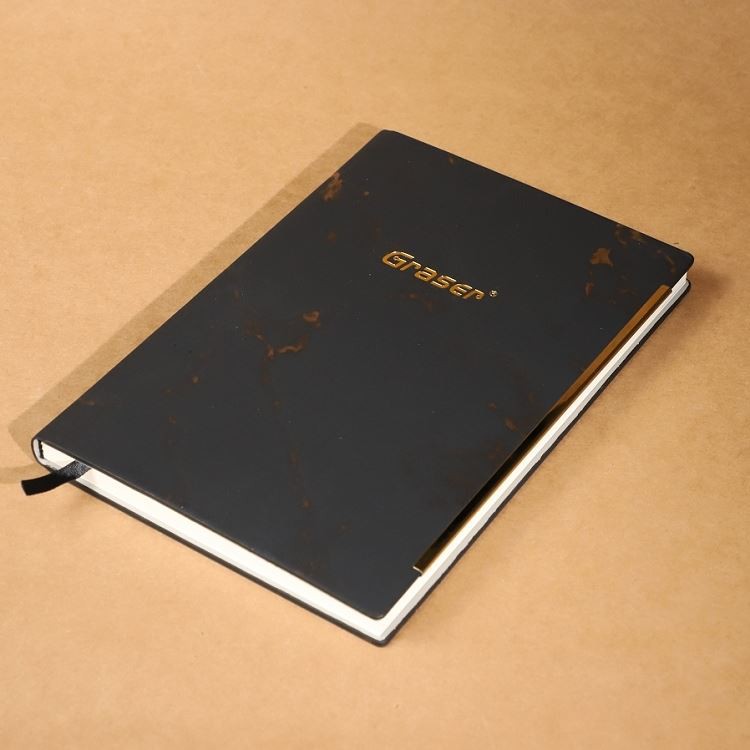 Buku catatan emas hitam